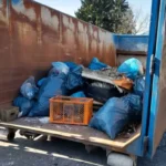 Gesammelter Müll durch den Paderborner Angelverein am Lippesee im Container