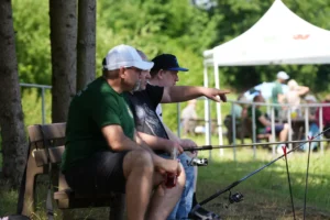 Mehr über den Artikel erfahren Gemeinsam am Wasser: Inklusions- und Jugendschnupperangeln am Baggerteich Sandhöfen